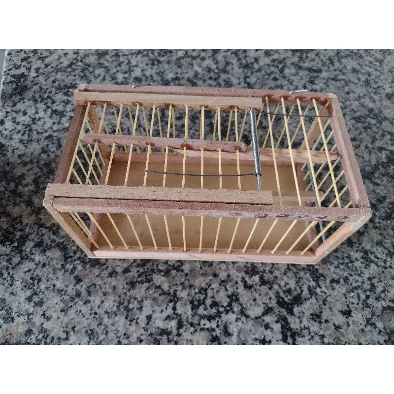 alçapão pequeno.